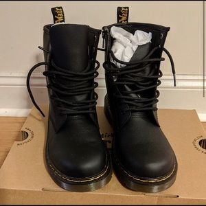 Black Dr. Martens 1460